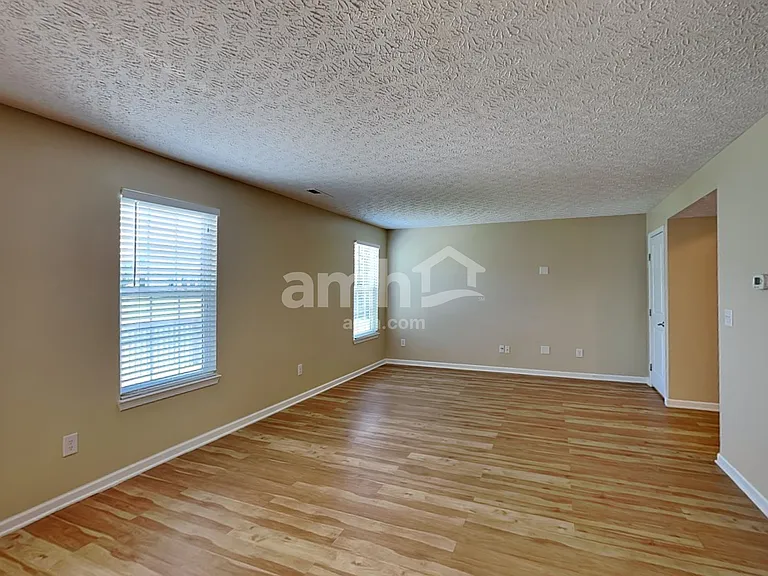 317 Evergreen Cir — Photo 6