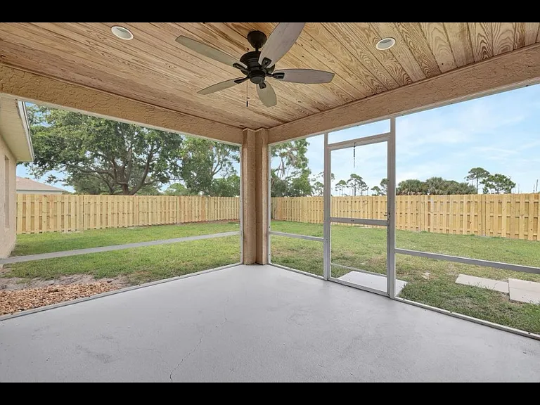 2878 SE East Blackwell Dr — Photo 9