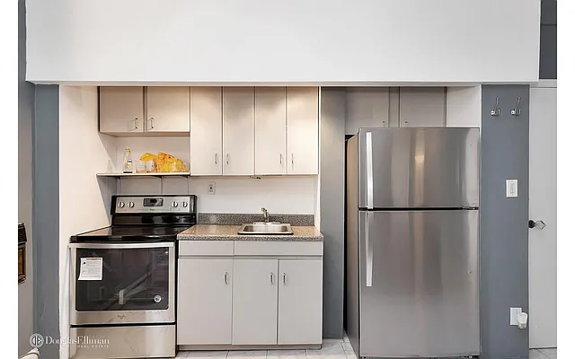 Sold by Douglas Elliman | media 10