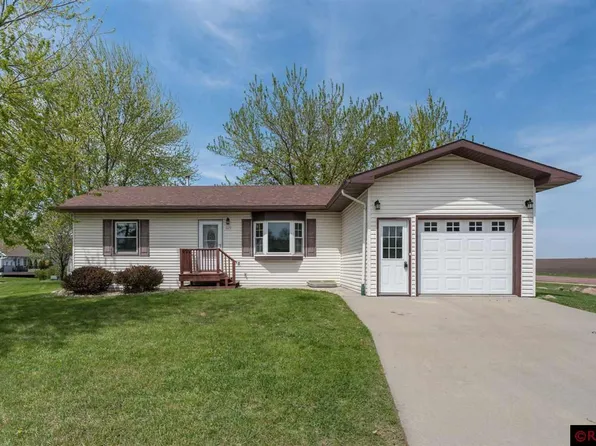 1029 Upper Valley Dr, Blue Earth, MN 56013