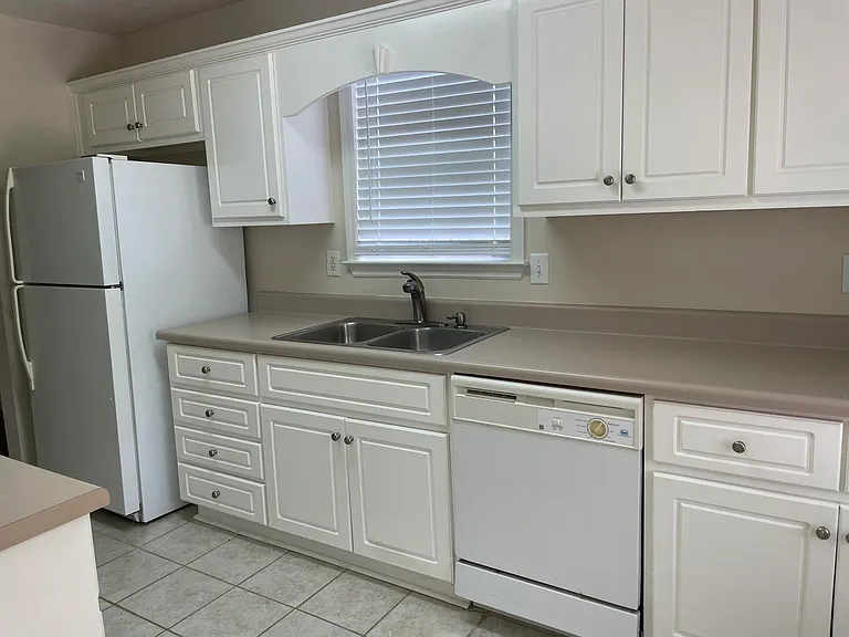 1310 Triple Tree Ln SW — Photo 2