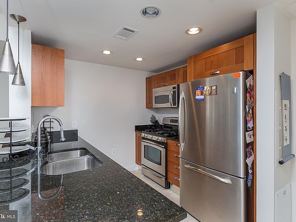 3rd image of 2451 Midtown Ave APT 724