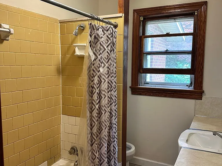 144 N Fairview Cir — Photo 19