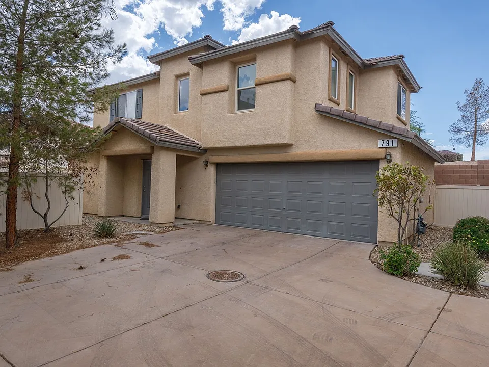 791 Sunrise Crossing St