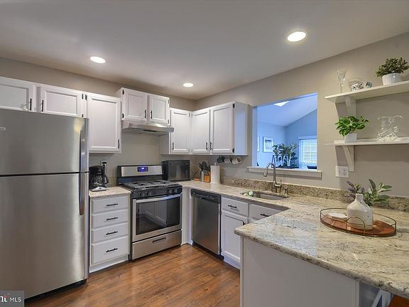 5th image of 1204 Windmill Cir