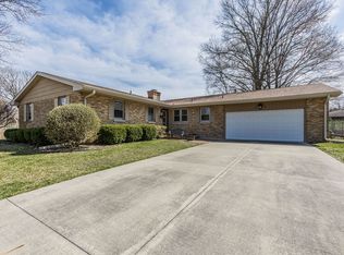 613 E Evergreen Ct, Urbana, IL