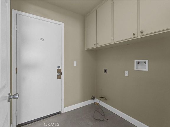 5th image of 589 Iona Ct