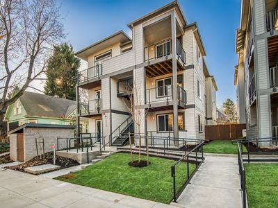 3549 N Gantenbein Ave #102, Portland, OR, 97227