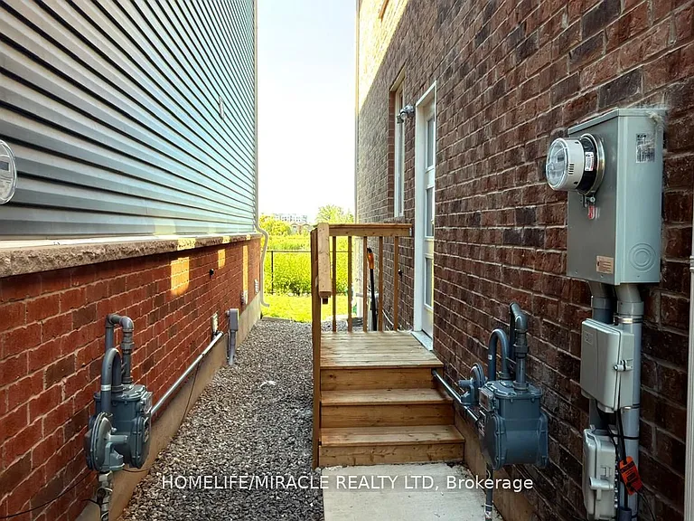 147 Yates Dr — Photo 3
