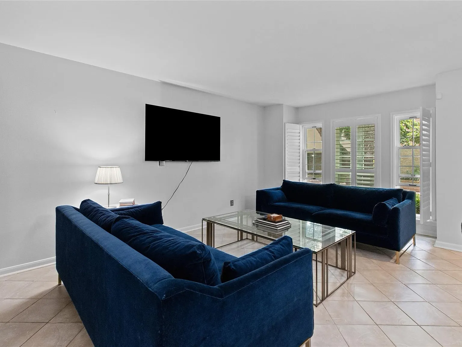 3 bed, 2.5 bath, 2130 sqft, $2,600 — Photo 2