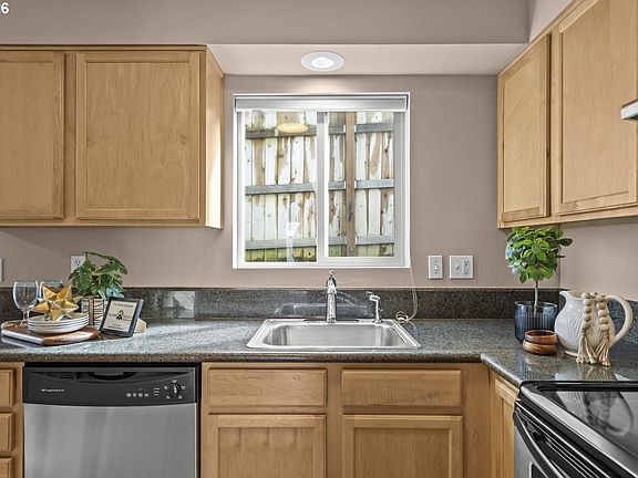 4th image of 3612 SW Multnomah Blvd