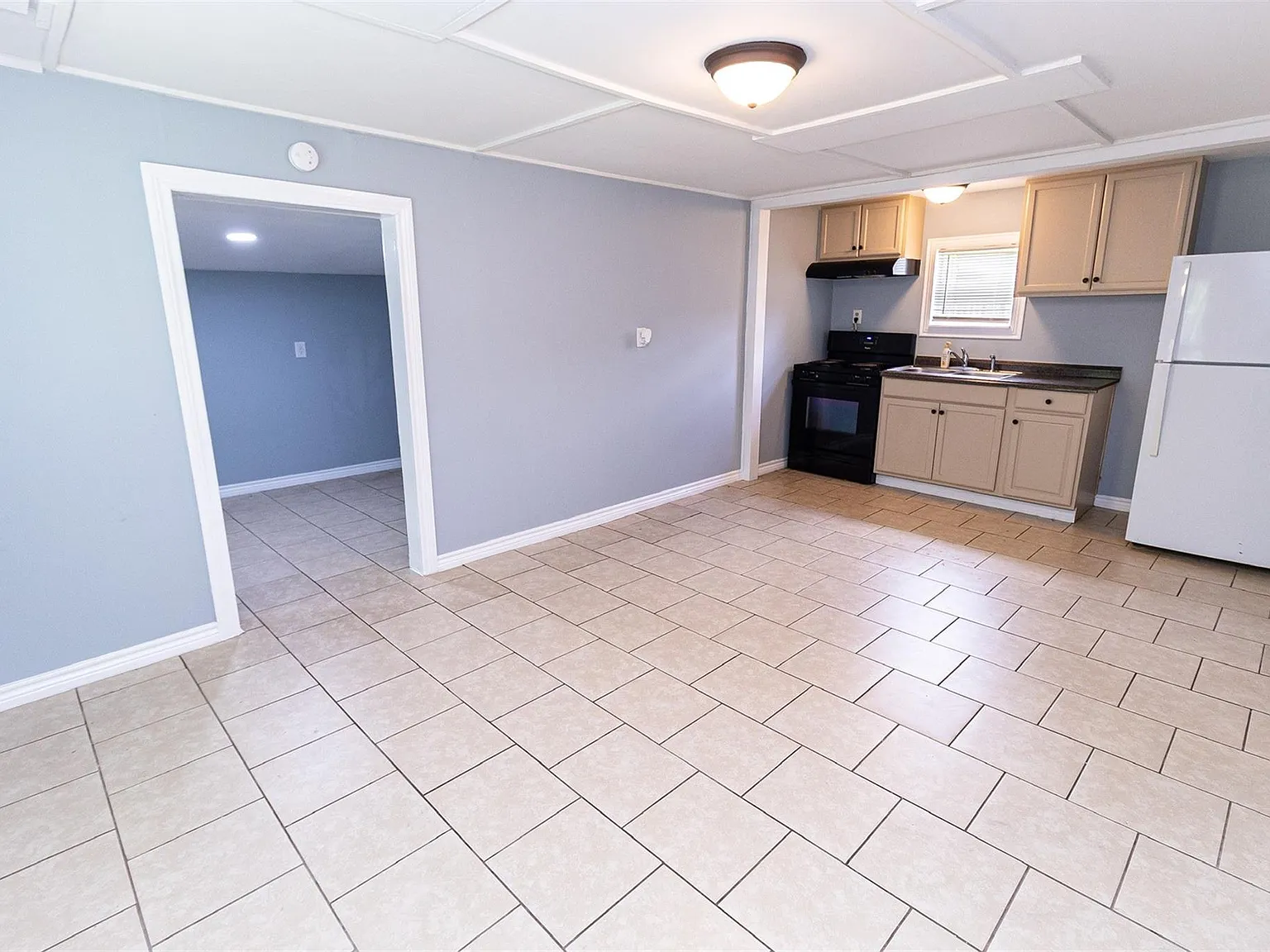 1 bed, 1.0 bath, 716 sqft, $1,000 — Photo 4
