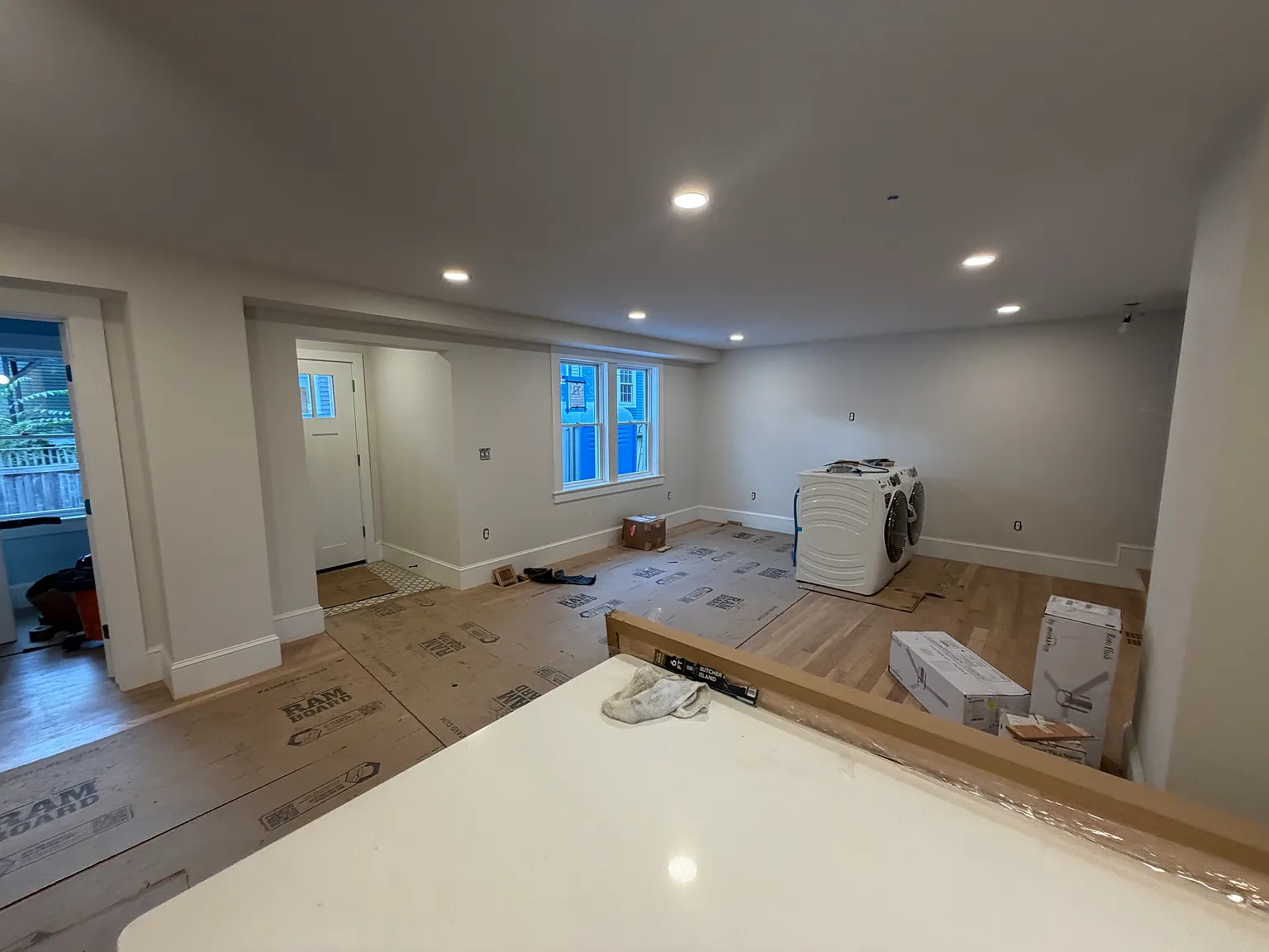 2 bed, 2.5 bath, 9999 sqft, $4,500 — Photo 3