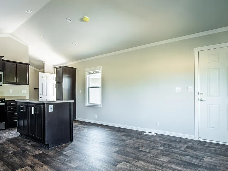 408 Springvalley Dr — Photo 5