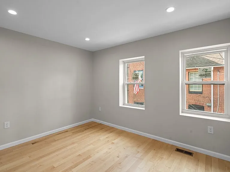 2510 E Fayette St — Photo 5