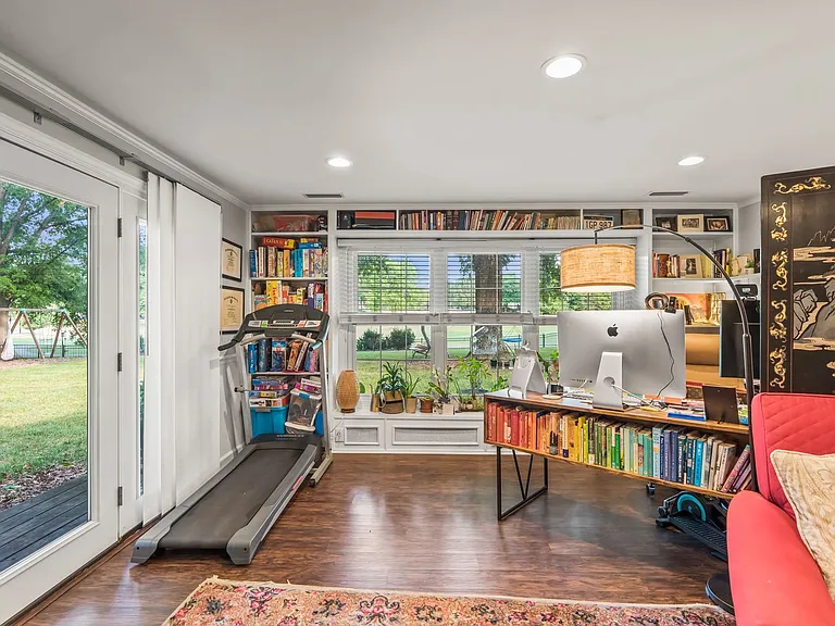 223 Ivy Cir — Photo 36