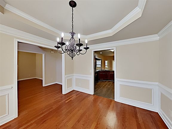 5th image of 3999 Cliffglen Ct NW