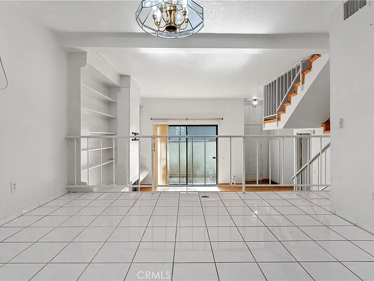 10201 Mason Ave — Photo 5