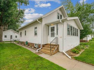 189 21st Ave SW, Cedar Rapids, IA 52404