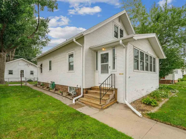 189 21st Ave SW, Cedar Rapids, IA 52404