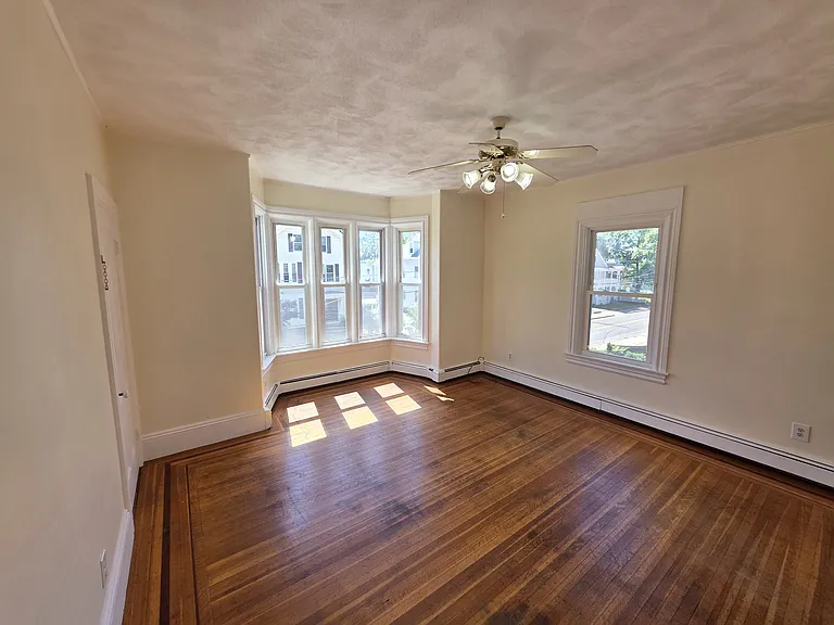 143 Union St 2ndflr 2b/1b Updated Freshpaint! Newfloors Spacious Prkg — Photo 3