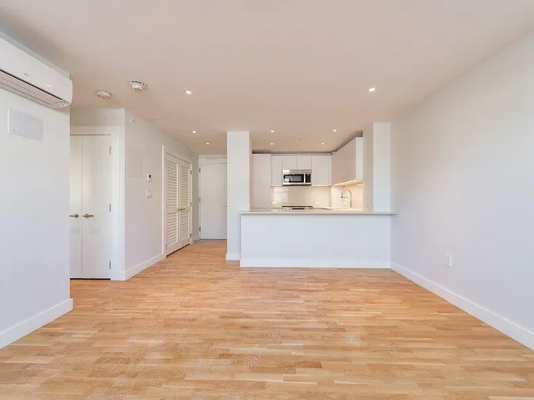 1406 Columbia Rd #4 — Photo 6
