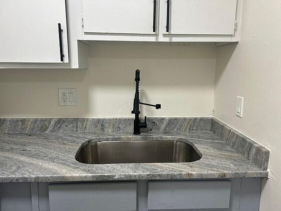2nd image of 3074 Howey Rd #3074