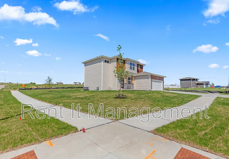6910 Stony Point Dr — Photo 3