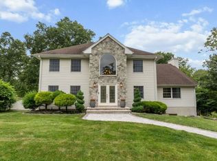 20 Lakeview Ave, Watchung, NJ 07069