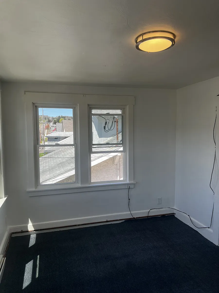 Building Photo - 318 Hill Ave #2