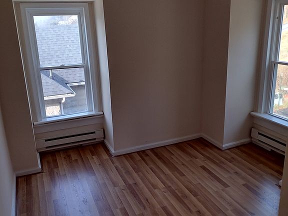 3rd image of 707 E Potomac St Unit 3