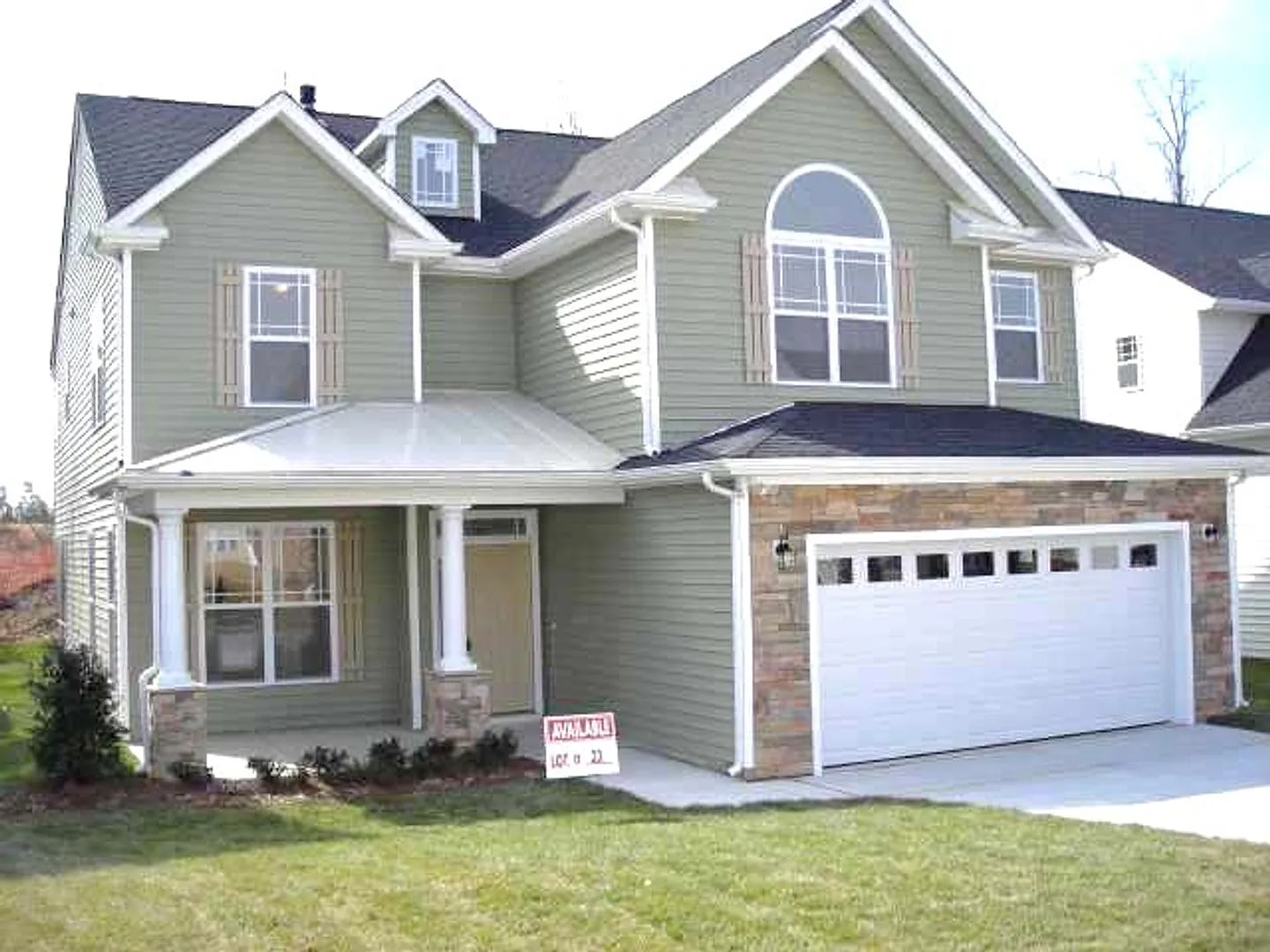 Coming Soon One Month Free Rent ! Discover Your New Haven! This Home Offers A Perfect Blend Of Co... — Photo 2