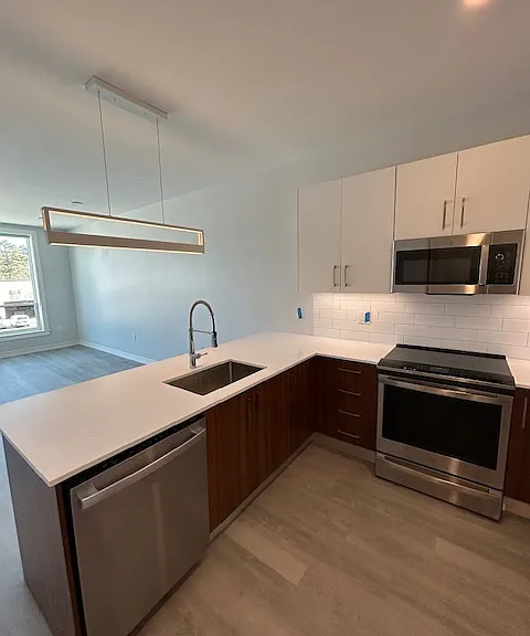 Residences at Sharon Gallery — Photo 72