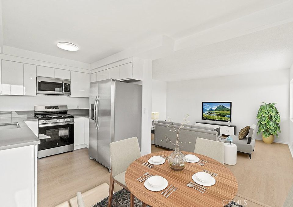 1st image of 420 N Market St Unit 32