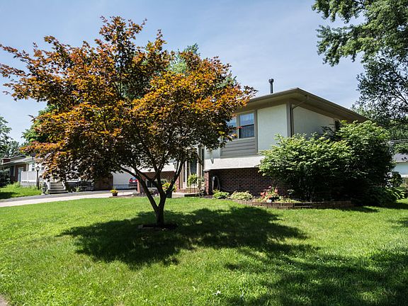 2nd image of 463 Denwood Ct