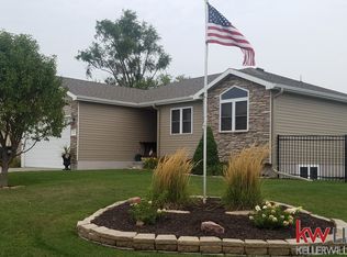 1000 Birchwood Dr, Hickman, NE 68372