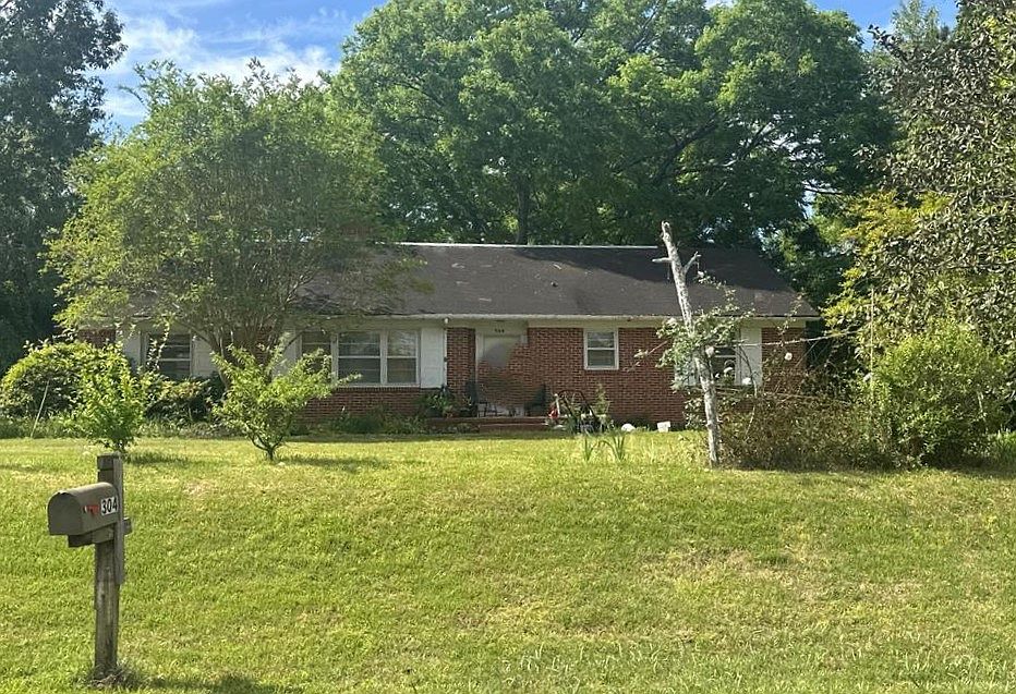 1st image of 304 Sanford Rd