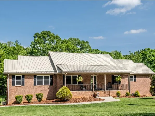 2021 Covington Rd, King, NC 27021