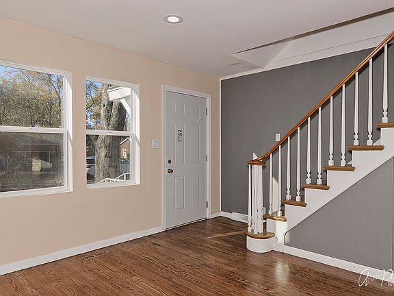 2nd image of 4704 Parkview Dr