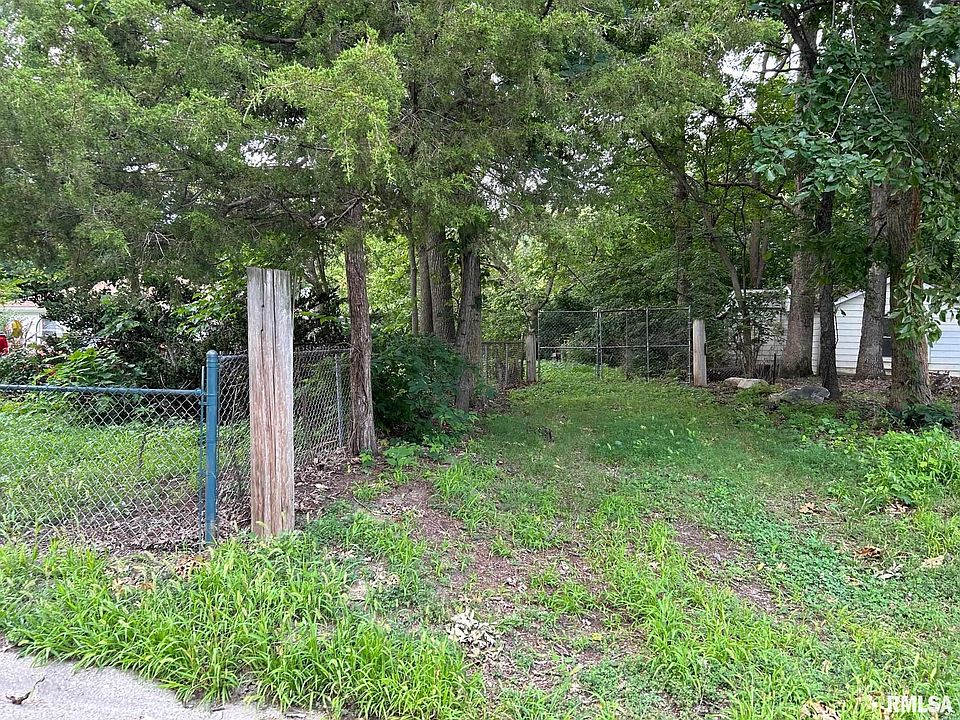 1st image of 204 W Forest Ave
