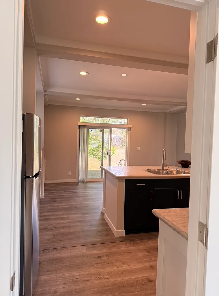 3 bed, 2040 sqft, $2,650 — Photo 2