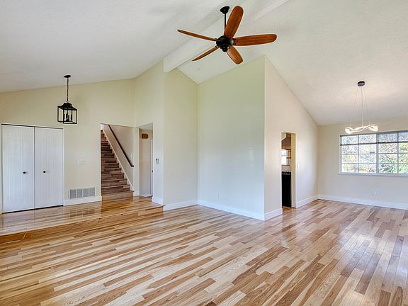 5th image of 840 Sprucewood Ct