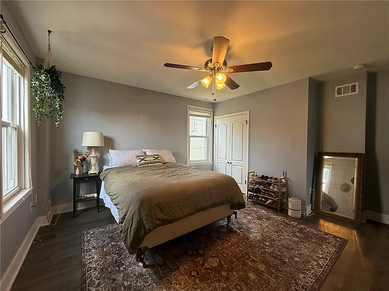907 Spring Way — Photo 32