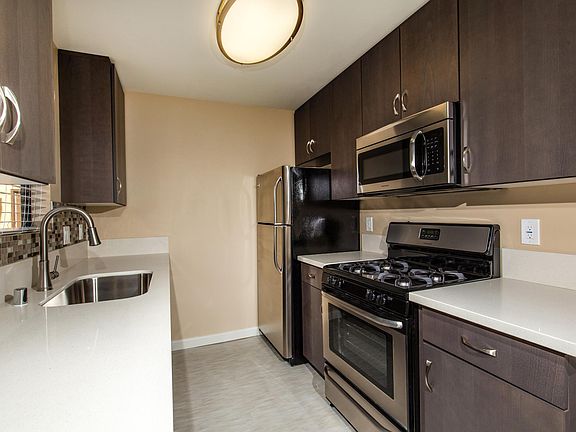 4th image of 2827 A St APT 2