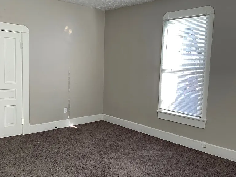 1053 Villa Ave — Photo 12