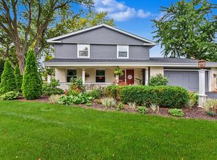 3250 W Rochelle Ave, Glendale, WI 53209