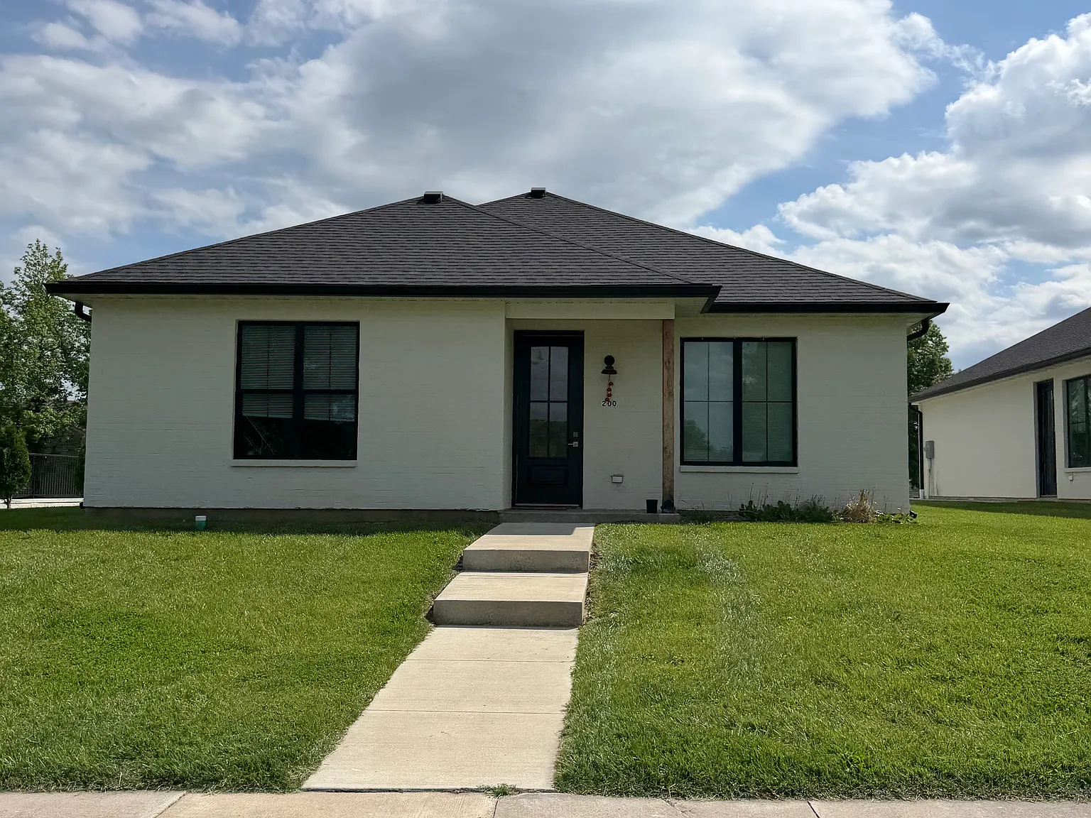 200 W Green Meadows Rd — Photo 1