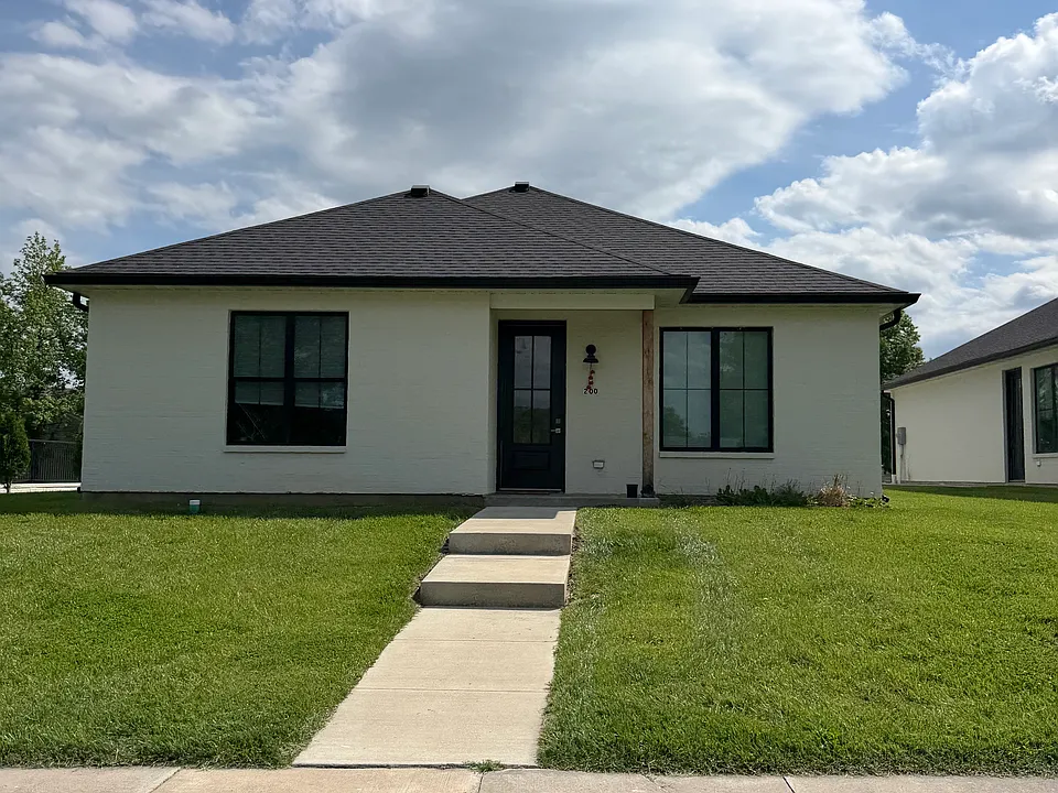 200 W Green Meadows Rd