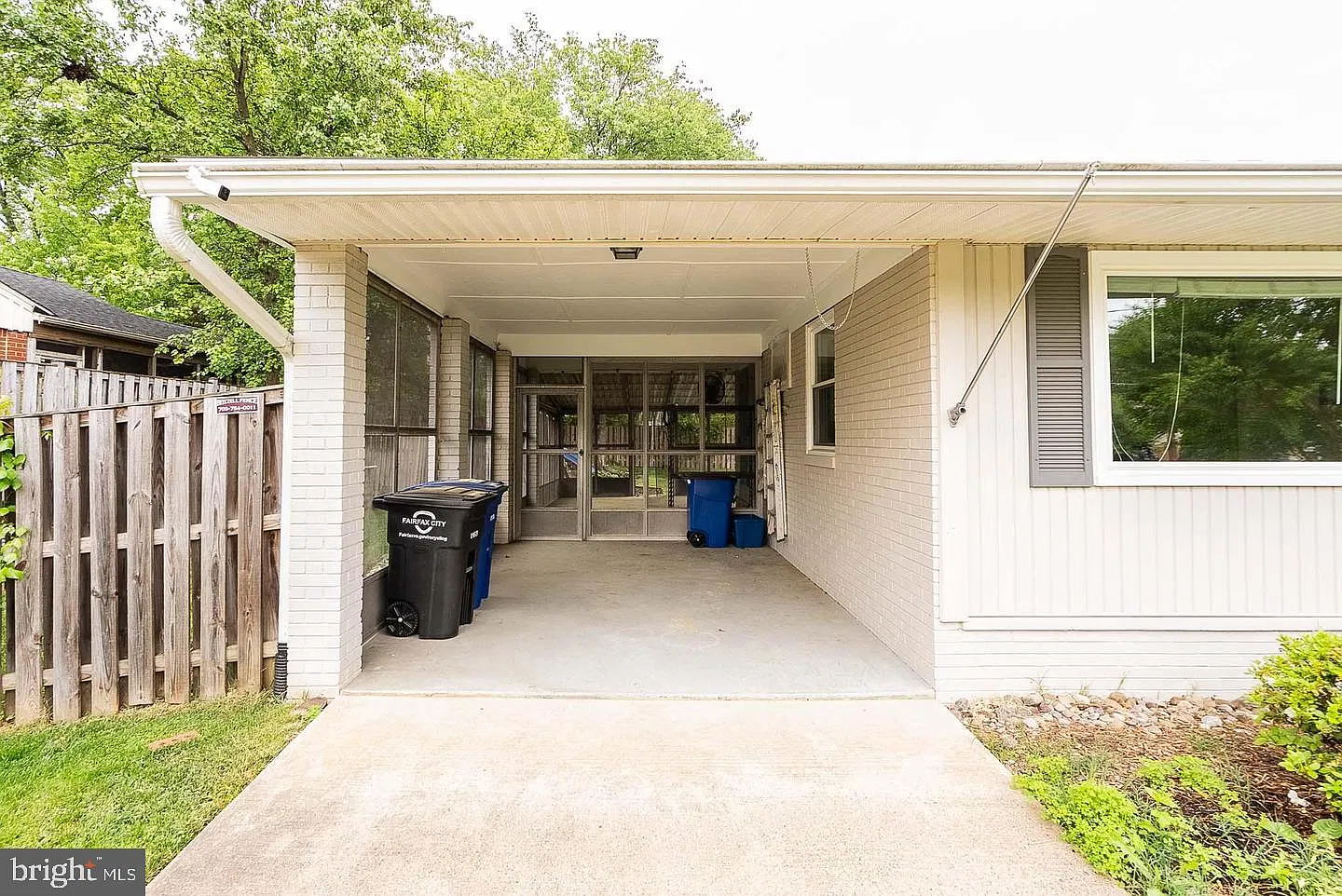 3 bed, 2.0 bath, 2016 sqft, $3,350 — Photo 4