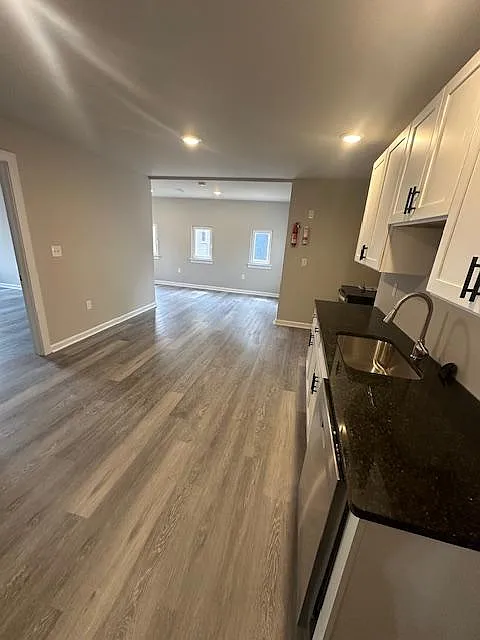 3 bed, 1200 sqft, $2,000 — Photo 2
